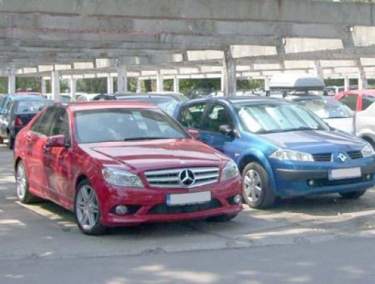 Zeci de şoferi au părăsit parcările cu plată fără să achite